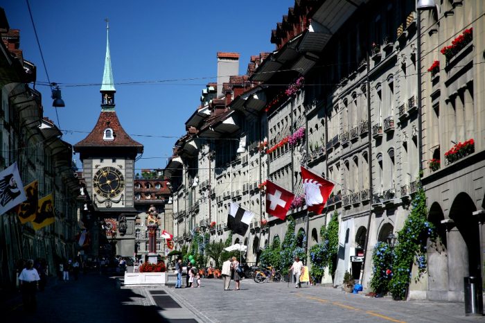 Suiza decide si elimina los privilegios fiscales de los extranjeros ricos