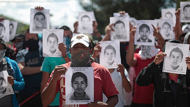 Padres de estudiantes mexicanos desaparecidos ante información de fiscalía: «Para nosotros es una forma de seguir torturando de manera descarada por parte del gobierno federal»