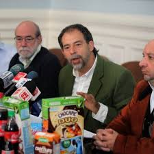 Girardi lleva la batalla por el etiquetado a Roma y amenaza con demandar a Coca-Cola, McDonald’s y Nestlé