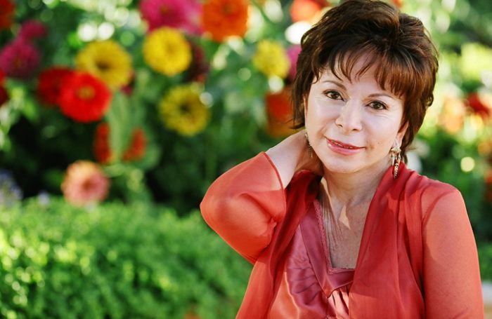 Barack Obama concede la Medalla de la Libertad a la escritora nacional Isabel Allende
