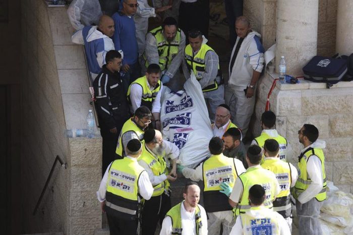 Crece tensión en Jerusalén tras ataque a sinagoga que dejó seis muertos