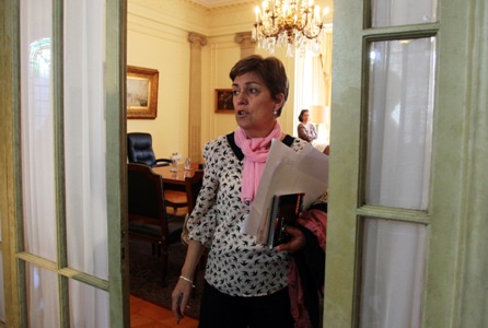 Josefa Errázuriz critica «virulencia» de las protestas y dice que «no es agradable que te funen la casa, que te amenacen y que te comparen con un dictador»