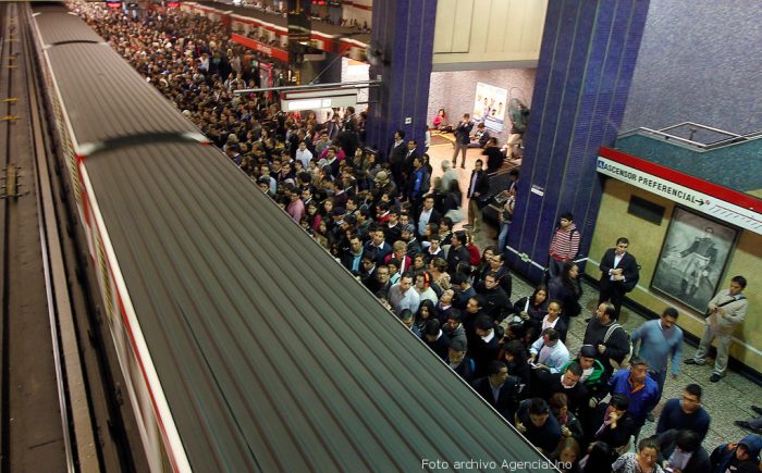 Nueva falla en la Línea 4 del Metro irrita a usuarios 72 horas después del colapso del sistema
