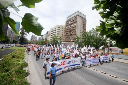 Miles marcharon a favor de una asamblea constituyente