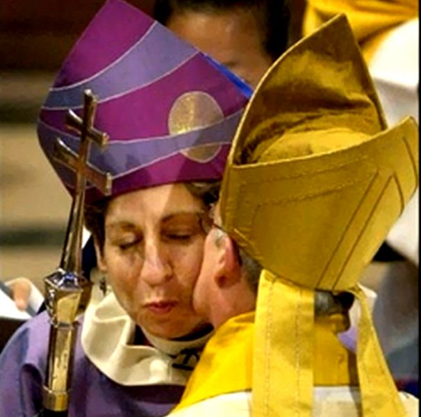 La Iglesia de Inglaterra aprueba la ordenación de obispas