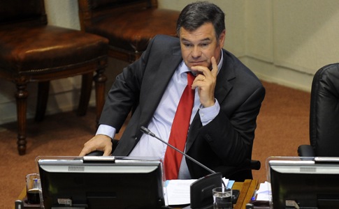 Senador Ossandón y ministro Eyzaguirre: «Está igual que el ‘Chino’ Ríos, no está ni ahí»