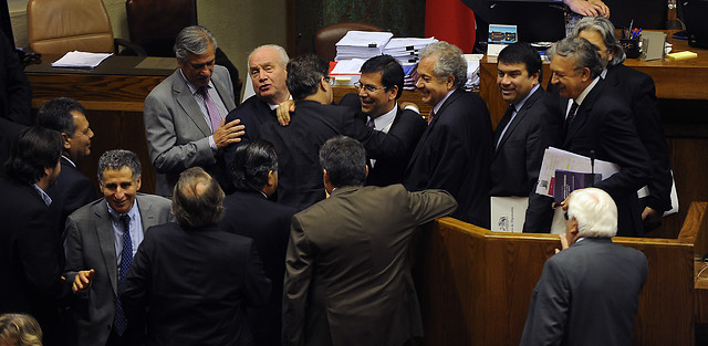 #BajateElSueldoCareRaja: indignación en la web por aumento de $500.000 en dieta parlamentaria
