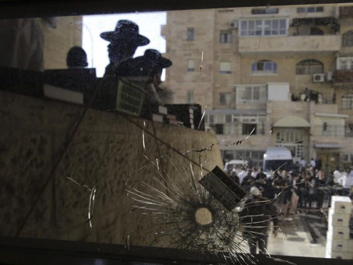 Muere policía gravemente herido tras ataque a sinagoga en Jerusalén