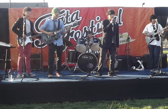Jóvenes crean festival de rock por no poder celebrar Día de la Música en su colegio