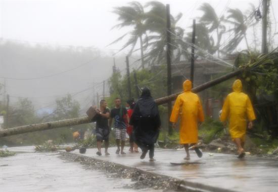 Al menos 21 muertos en Filipinas por el paso del Hagupit, según Cruz Roja