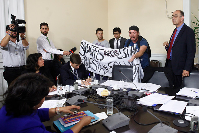 Estudiantes interrumpen sesión en la Cámara de Diputados de la comisión Arcis