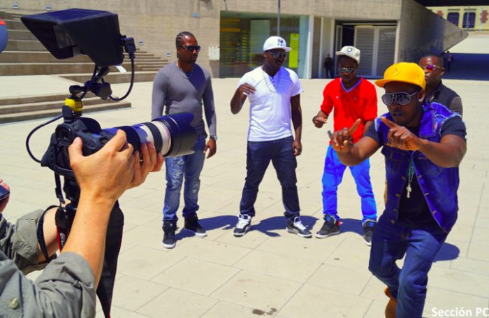 Lanzan “Barrios Migrantes” el filme que retrata la vida de músicos haitianos y bailarines peruanos en Santiago