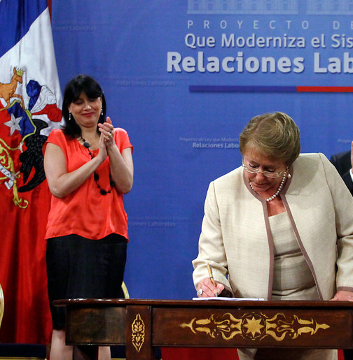 Cartón limpio para Javiera Blanco: proyecto firmado por Bachelet coincide con los puntos que defendió la titular de Trabajo