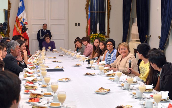 Bachelet durante desayuno con puntajes nacionales: «Queremos que la educación superior deje de ser un bien de consumo»