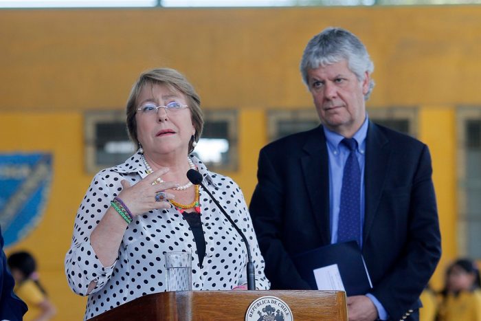 Adimark: desaprobación de Bachelet supera por primera vez el 50% y apoyo a la Reforma Educacional cae nueve puntos