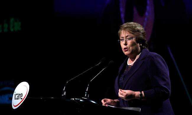 Bachelet anuncia creación de consejo público-privado para fomentar exportaciones como parte de campaña para tender puentes con sector privado