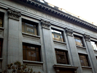 Banco Central alerta que bajas tasas han forzado a aseguradoras a buscar inversiones de mayor riesgo y menor liquidez para asegurar retornos