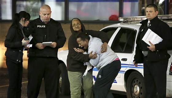 Policía mata a joven negro en localidad cercana a Ferguson y se reactivan protestas por violencia racial en EE.UU.