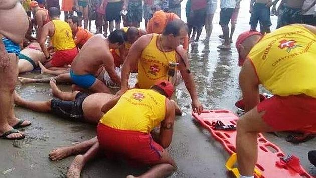Cuatro bañistas mueren alcanzados por un rayo en una playa de Brasil