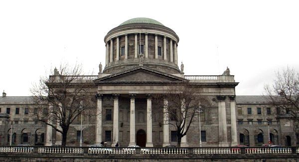 Jueces irlandeses autorizan desconectar a una embarazada ya fallecida