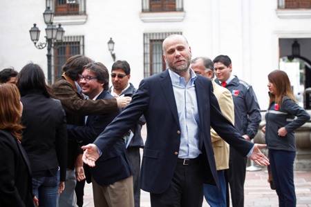 Elizalde responde críticas de Piñera y dice que «no actúa con la prudencia de un ex Presidente»