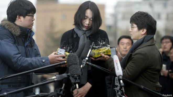 La alta ejecutiva de Korean Air que cayó en desgracia por una bolsa de nueces