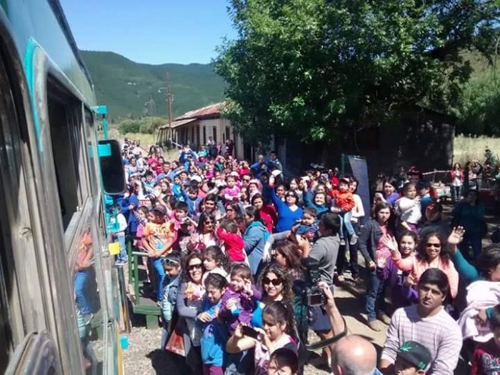 Federación de la Universidad de Talca entregó 2 mil regalos en tren navideño