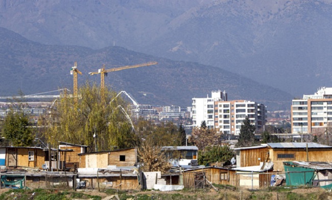 En medio del debate, cifras del INE apuntan a que la desigualdad estaría finalmente cayendo en Chile