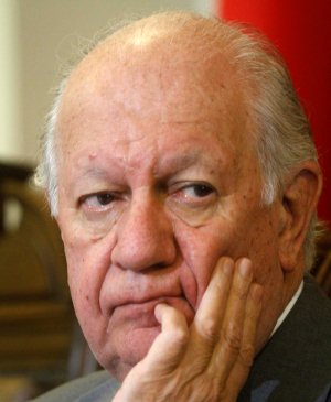 Lagos y la imposibilidad de mirar a futuro de la política chilena: “Estamos atrapados entre dos grandes coaliciones”