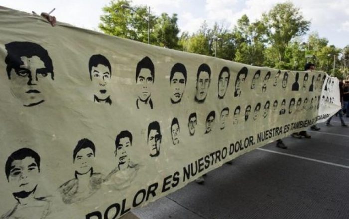 En Navidad también se recuerda a los 43 mexicanos desaparecidos