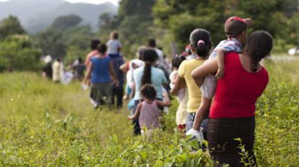 En EE.UU. marcan con grilletes electrónicos a mujeres que intentan cruzar la frontera con sus hijos