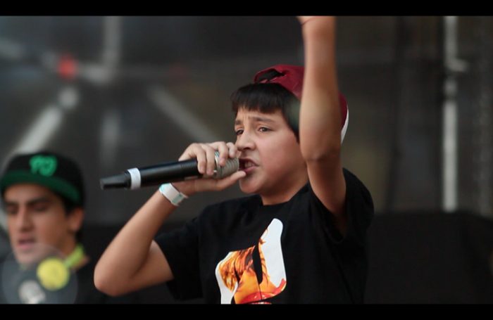 Alistan documental del rapero chileno más chico en presentarse en Lollapalooza Chile