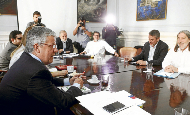 Eyzaguirre cuadra a senadores de la NM: Reforma Educacional penalizará apropiación indebida y desviación de recursos públicos