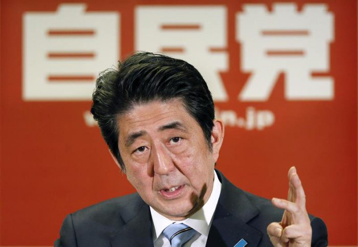 Shinzo Abe aboga por la continuidad de su programa económico tras ganar elecciones anticipadas en Japón