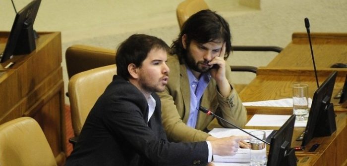 Diputados Jackson y Boric arremeten contra a indicación que permitiría la selección en colegios particulares privados
