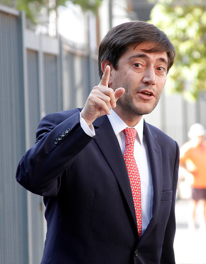 Defensa de Lavín y Délano baja el perfil de la formalización y menciona «errores» contables de las que culpa a Hugo Bravo