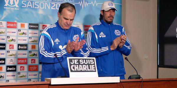 Bielsa participa en el homenaje del Olympique  a las víctimas de la tragedia en Charlie Hebdo
