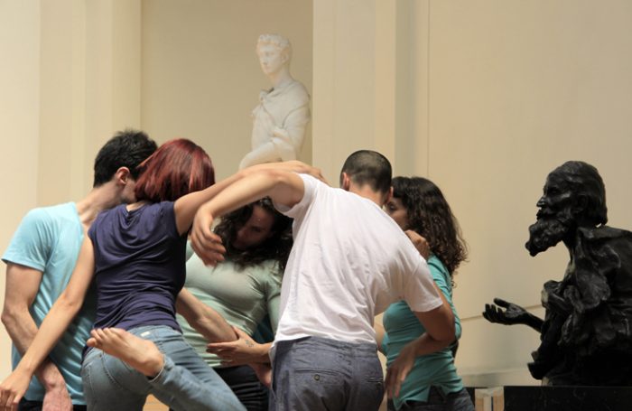 Intervención artística invita a bailar a los visitantes del Museo Nacional de Bellas Artes