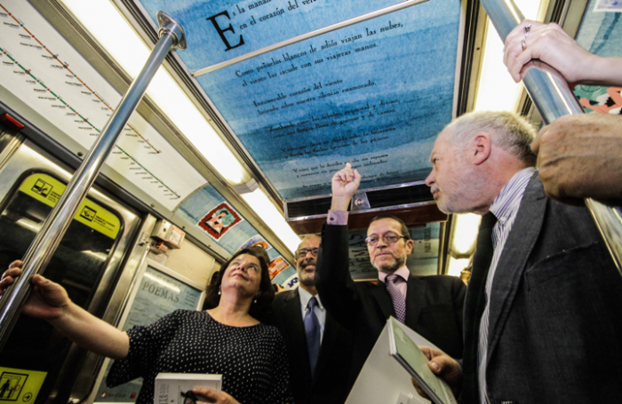 Tren del Metro de Santiago transitará «vestido» de Pablo Neruda