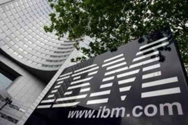 IBM cae con fuerza luego de que Warren Buffett revelara venta de participación