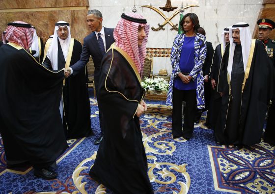 En forma de protesta Michelle Obama se negó a usar velo en Arabia Saudí