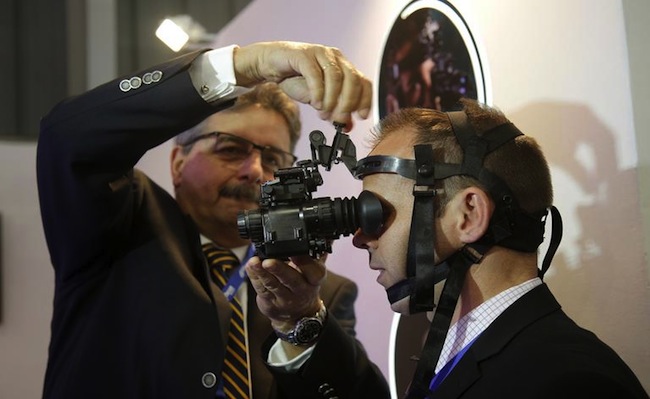 Revés para Cartoni: Ejército suspende millonario contrato de visores nocturnos ante cuestionamientos por irregularidades