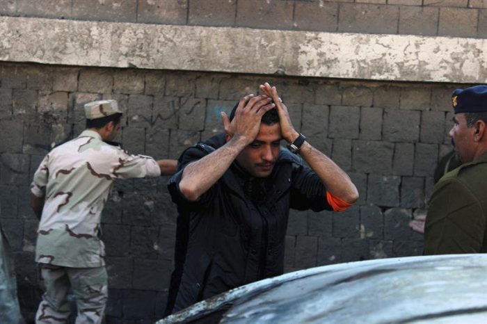 Ataque suicida contra academia de policía deja 33 muertos en Yemen