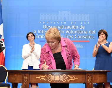 Bachelet da a conocer proyecto que despenaliza el aborto y dice que “se trata de una situación difícil que debemos enfrentar como país maduro”