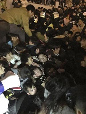 36 muertos deja avalancha humana en fiesta de Año Nuevo en Shanghai