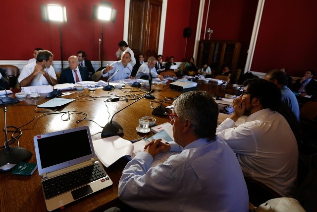 Con votos de la DC comisiones unidas aprueban indicación que permite entrevistas a apoderados y pone en duda fin de la selección