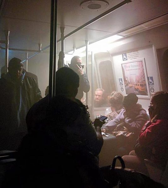 Mujer muere tras llenarse de humo un túnel del metro de Washington