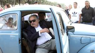 Hacía ‘dedo’ en la carretera y le «recogió» José Mujica