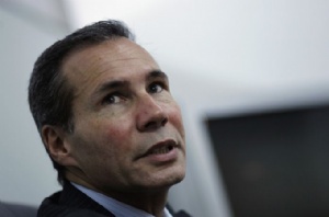 Justicia prohíbe salir del país al colaborador que entregó el arma a Nisman