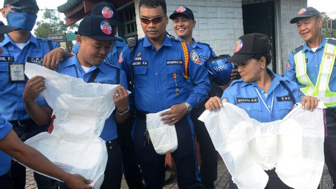 Por qué la policía de Manila usará pañales desechables durante la visita del Papa